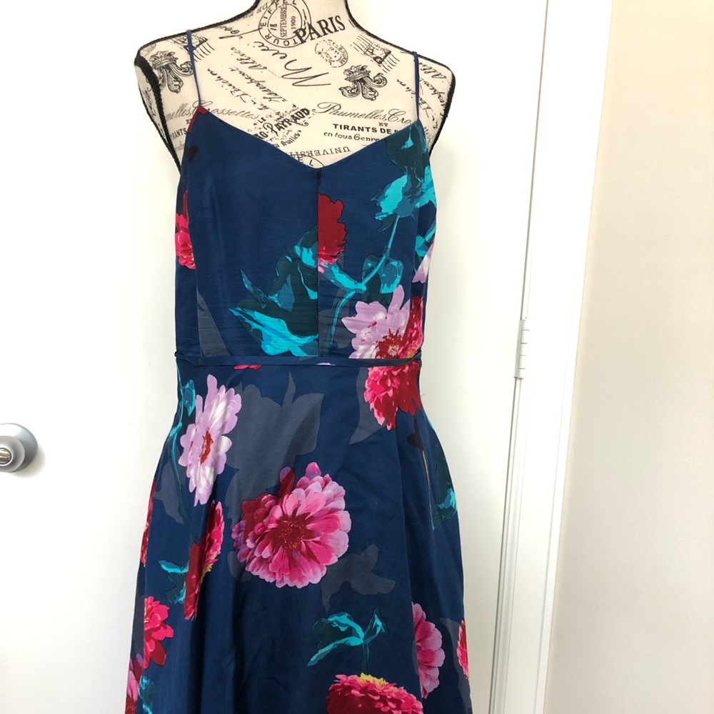 Beautiful Banana Republic midi dress w/pockets